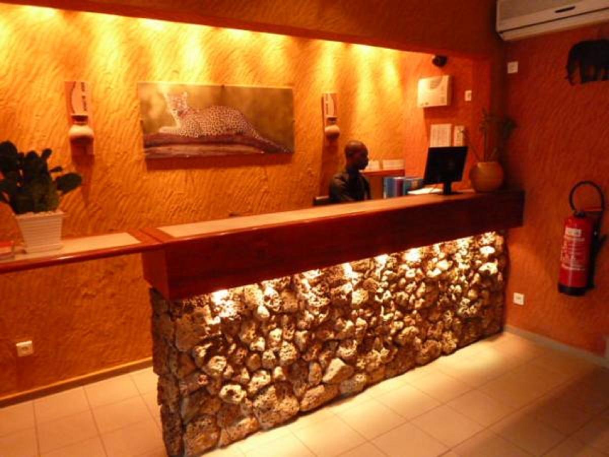 Kactus Lodge Pointe Noire Exterior photo